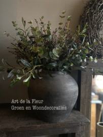 Boeket Div soorten kunst Eucalyptus en Olijf  mt M excl pot