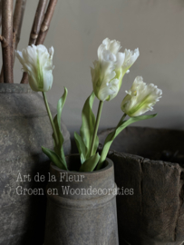 Drie witte real touch Tulpen