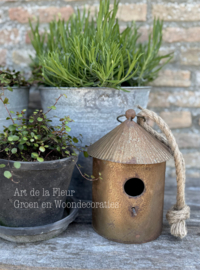 Vogelhuisje Rusty met ophangring en stoer touw