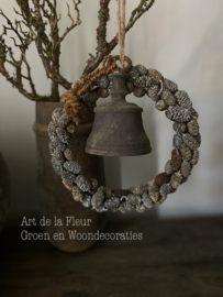 Natuurlijk kransje met houten klok