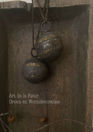 Houten | metaal beslag bal aan touw