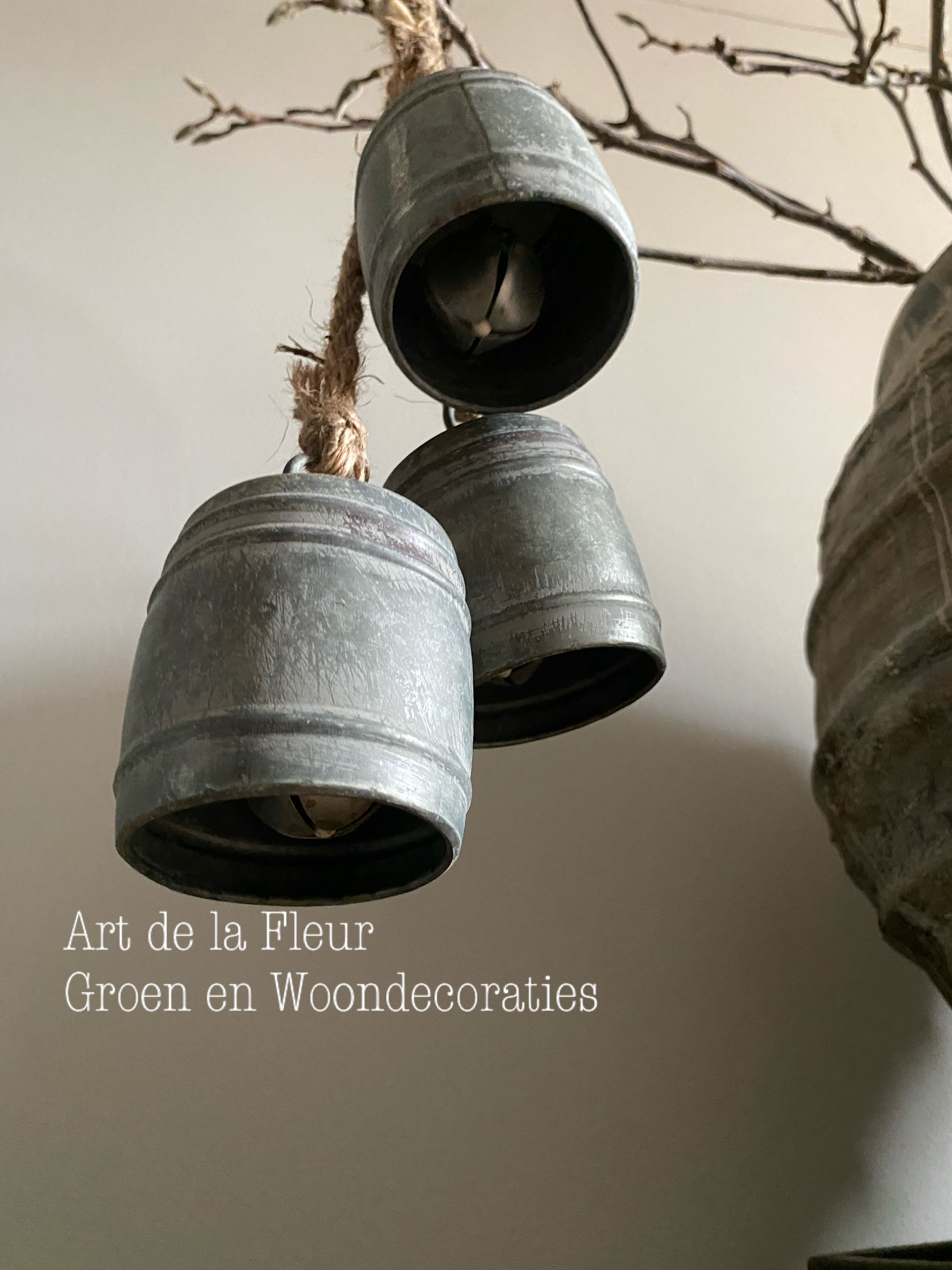 Zinken Kerstklokken ( 3 ) aan canvas touw