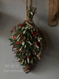 Steeneik / Rozenbottel toef met Dennenappel  30 cm