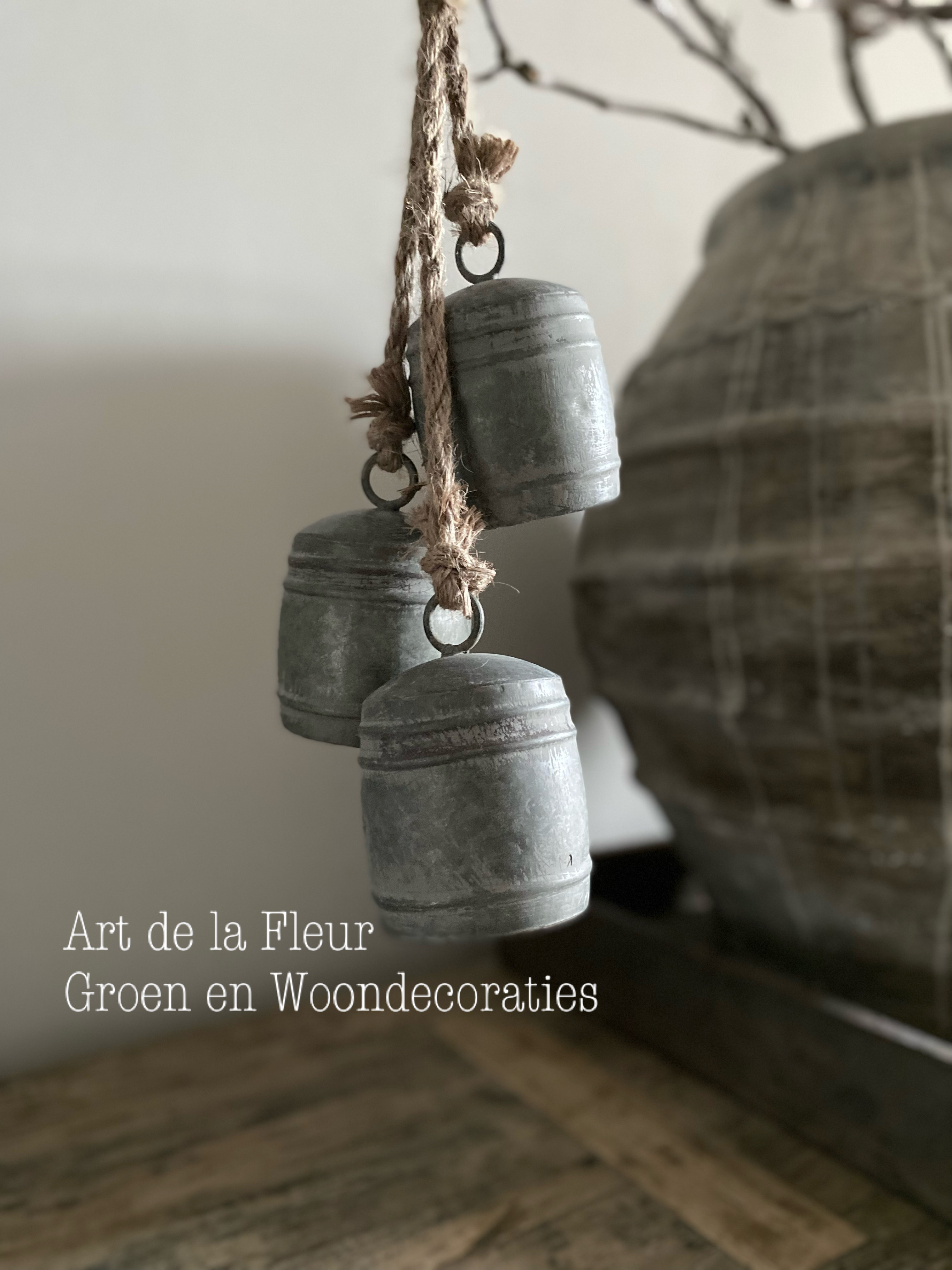 Zinken Kerstklokken ( 3 ) aan canvas touw