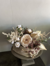 Taart met kunstbloemen Nude ong 25 a 30 cm