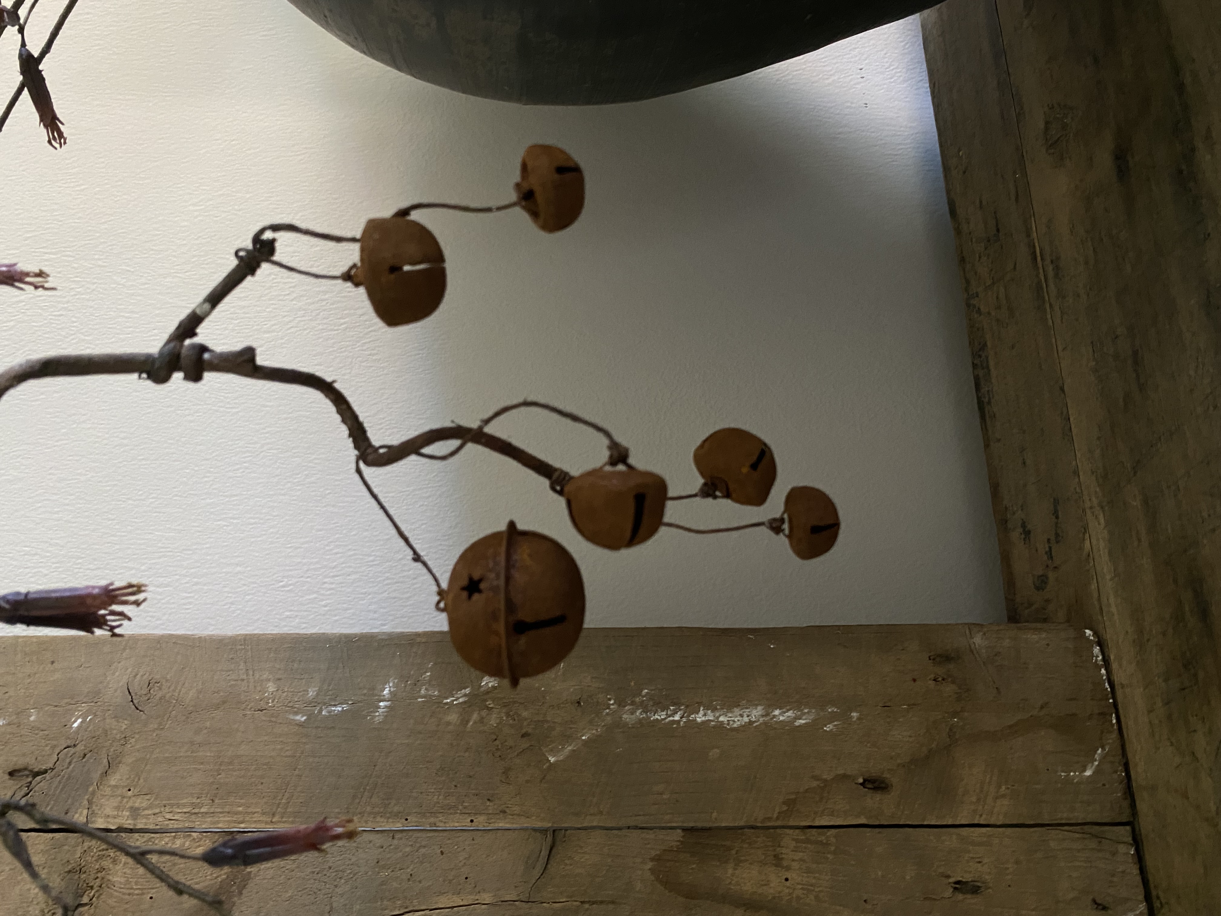 Roestige belletjes zeer buigzaam op steel 30 cm ong
