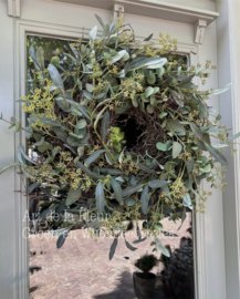 Bonsai krans royaal gevuld met kunst Olijf en twee soorten Eucalyptus