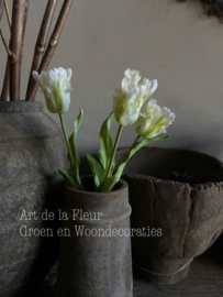 Drie witte real touch Tulpen
