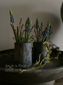 Black finish mini potje met blauwe kunst druifjes