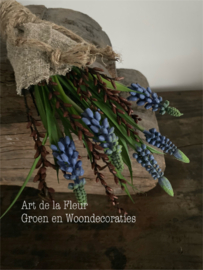 Toefje met Gagel , doek en 5 kunst blauwe Druifjes