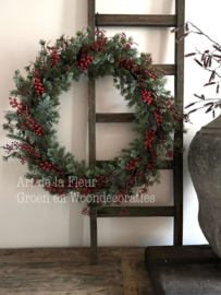 Kunstkrans mix van Eucalyptus en bessenRood ong  70 cm ! XXL