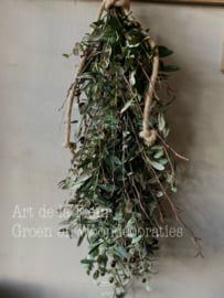 Toef met kunst Olijf , en twee soorten eucalyptus 80 cm grof gebonden