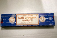 Nag champa 15 gram voordeeldoos  12 x 15 gram