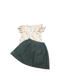 Rokje oud groen met bijpassend ruffle shirt. 74,80 en 86