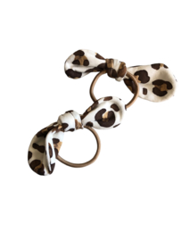Haar elastiekje panter met bruine vlekken.