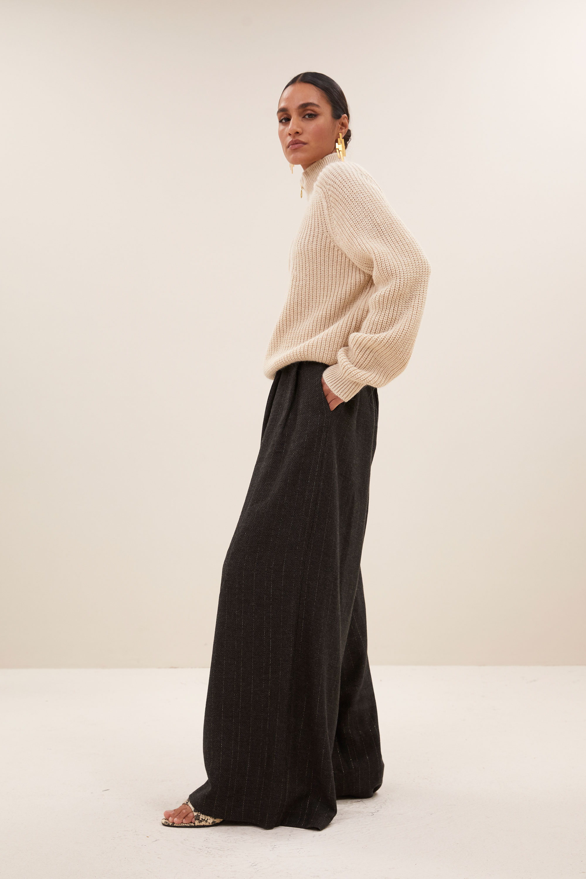 By Bar belle pullover sand