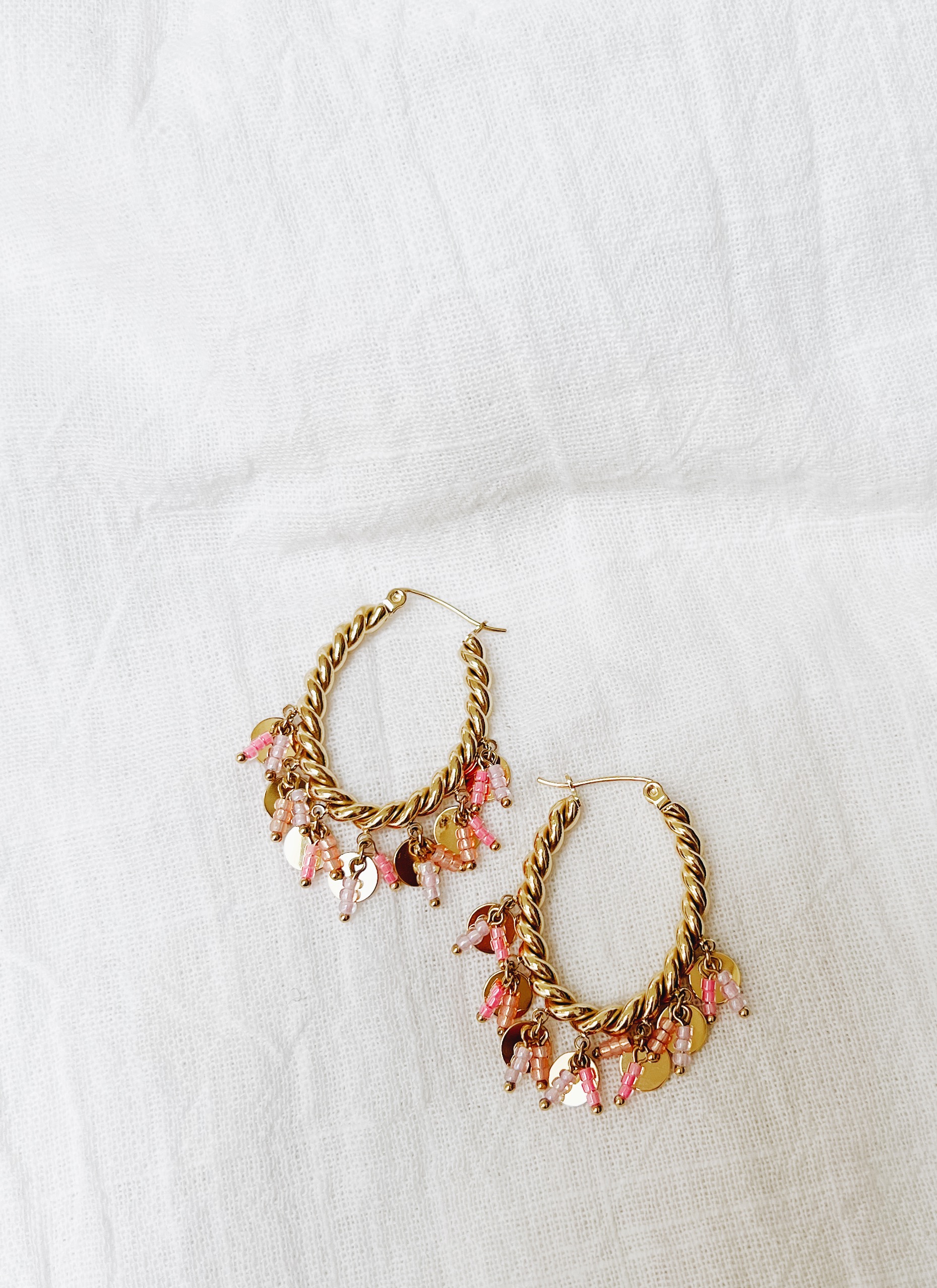 Earring oorbel twisted and beads pink
