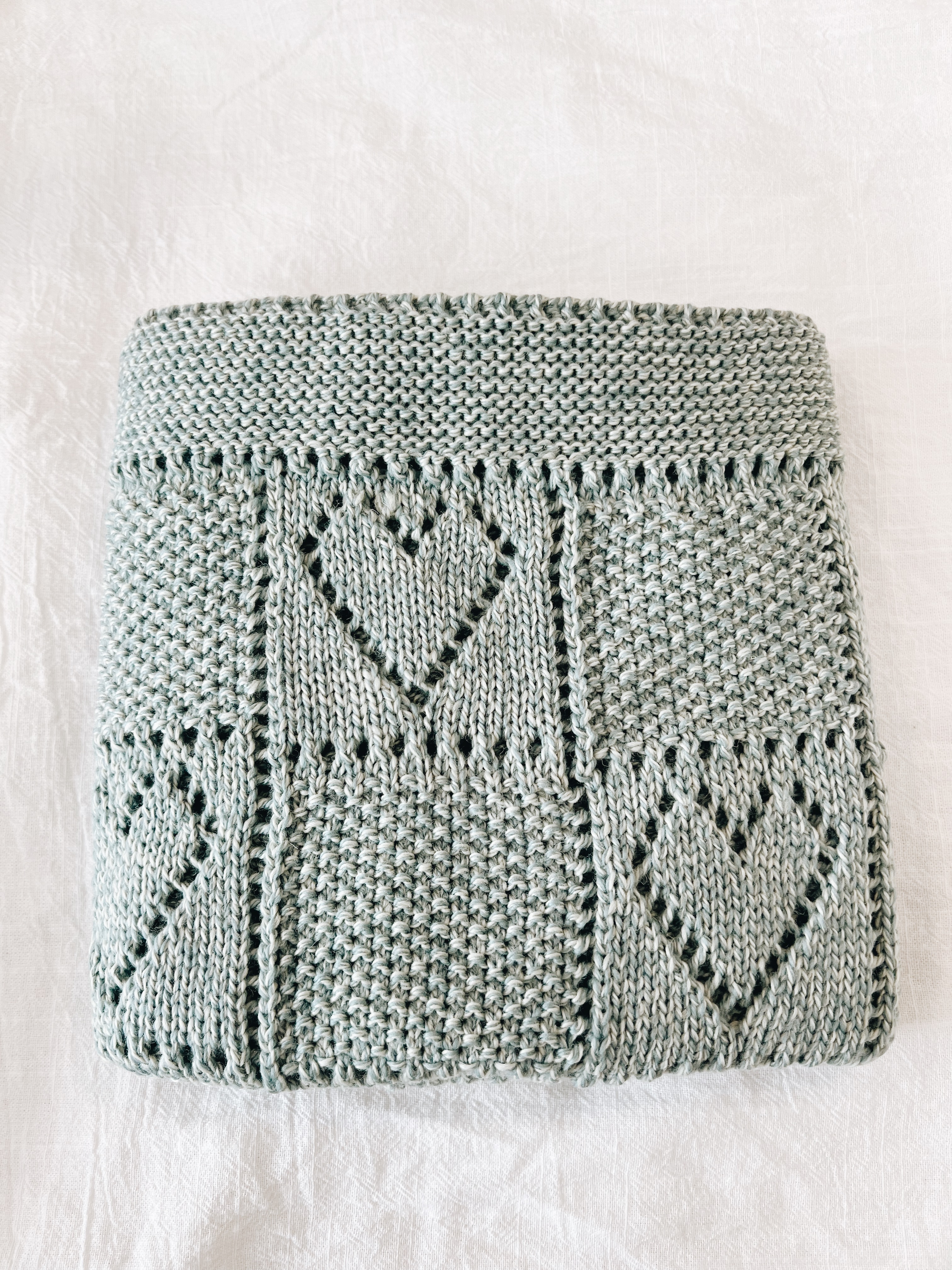 Aran woollen mills wollen baby deken hartjes groen