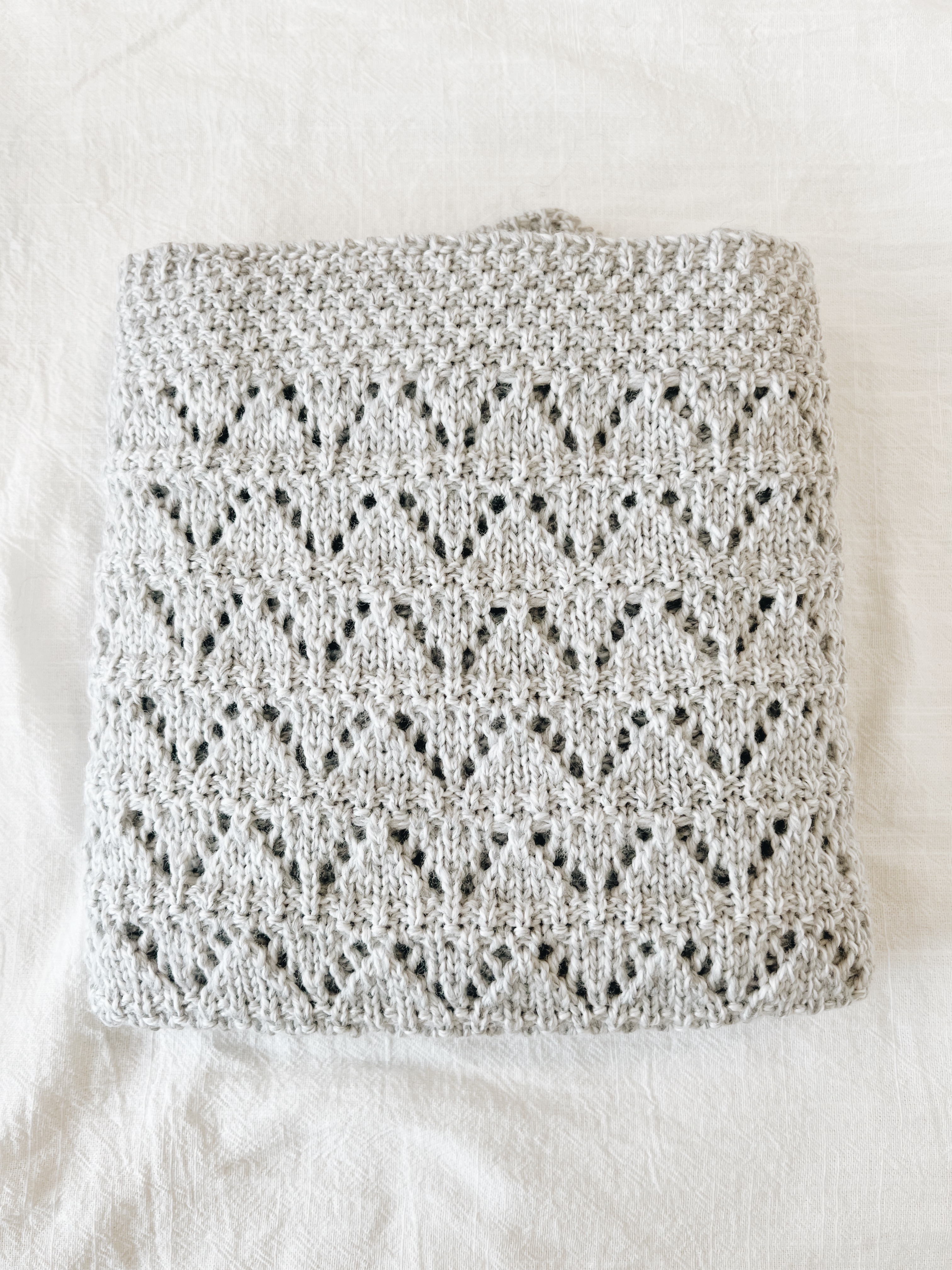 Aran woollen mills ajour wollen baby deken grijs
