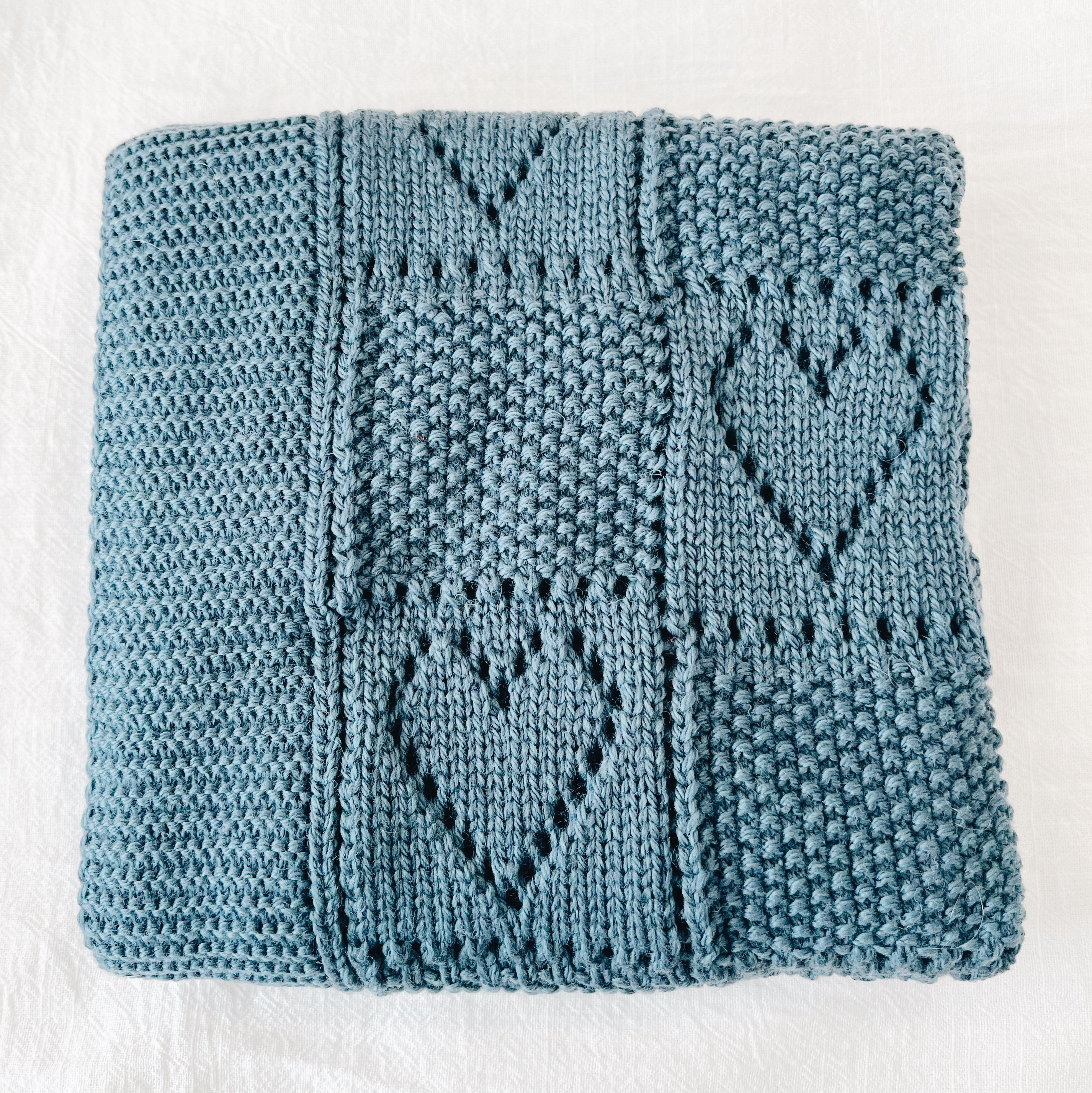 Aran woollen mills wollen baby deken hartjes petrol
