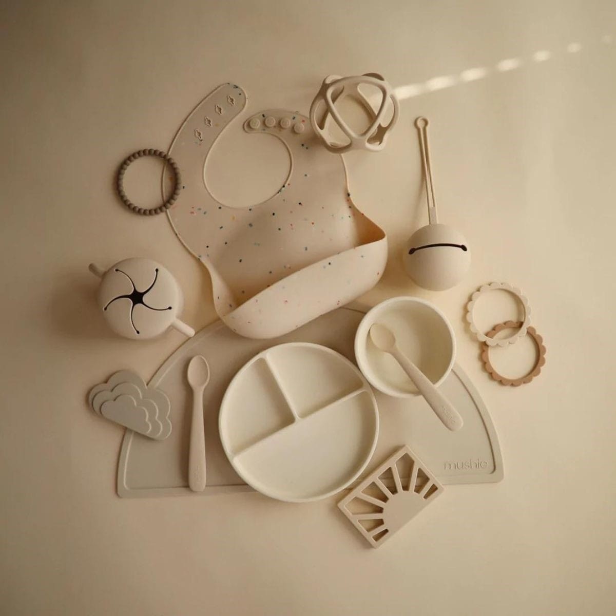 MUSHIE Silicone plate ivory
