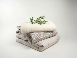 Garbo&Friends Floral Vine Filled Blanket 90x120cm