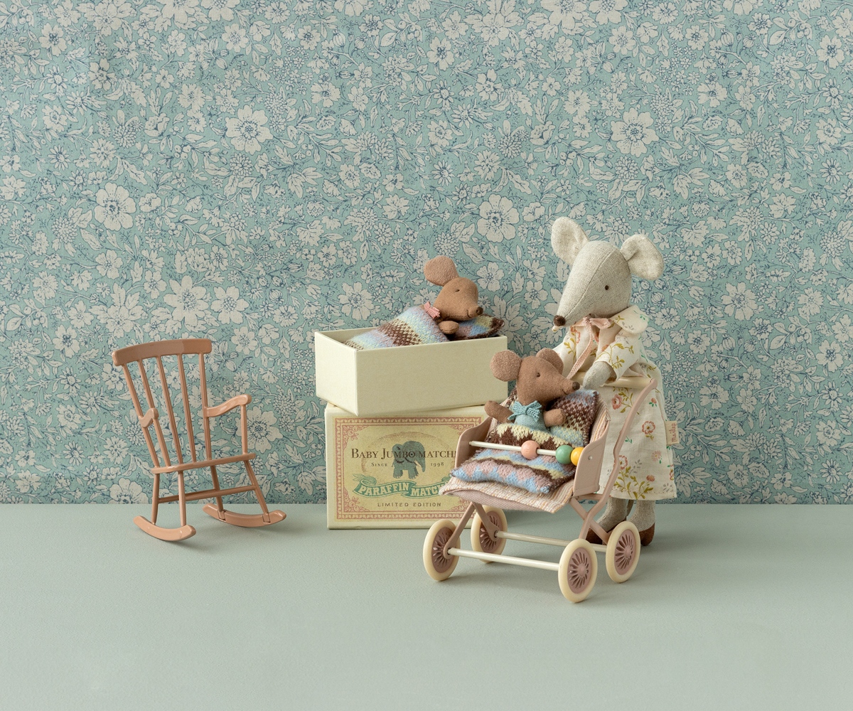 Maileg Rocking chair mouse dark powder