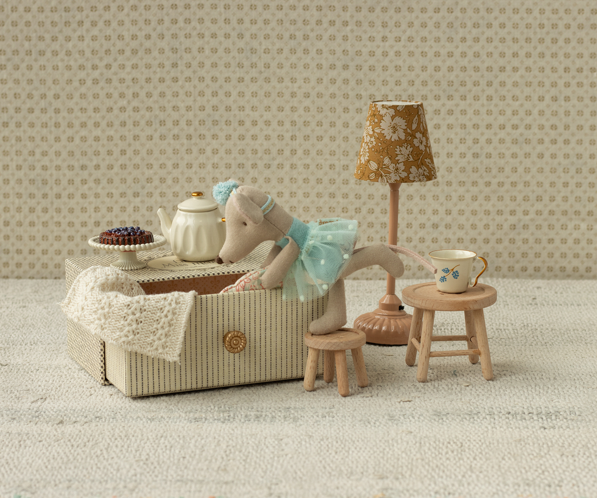 Maileg Dance mouse in daybed little sister