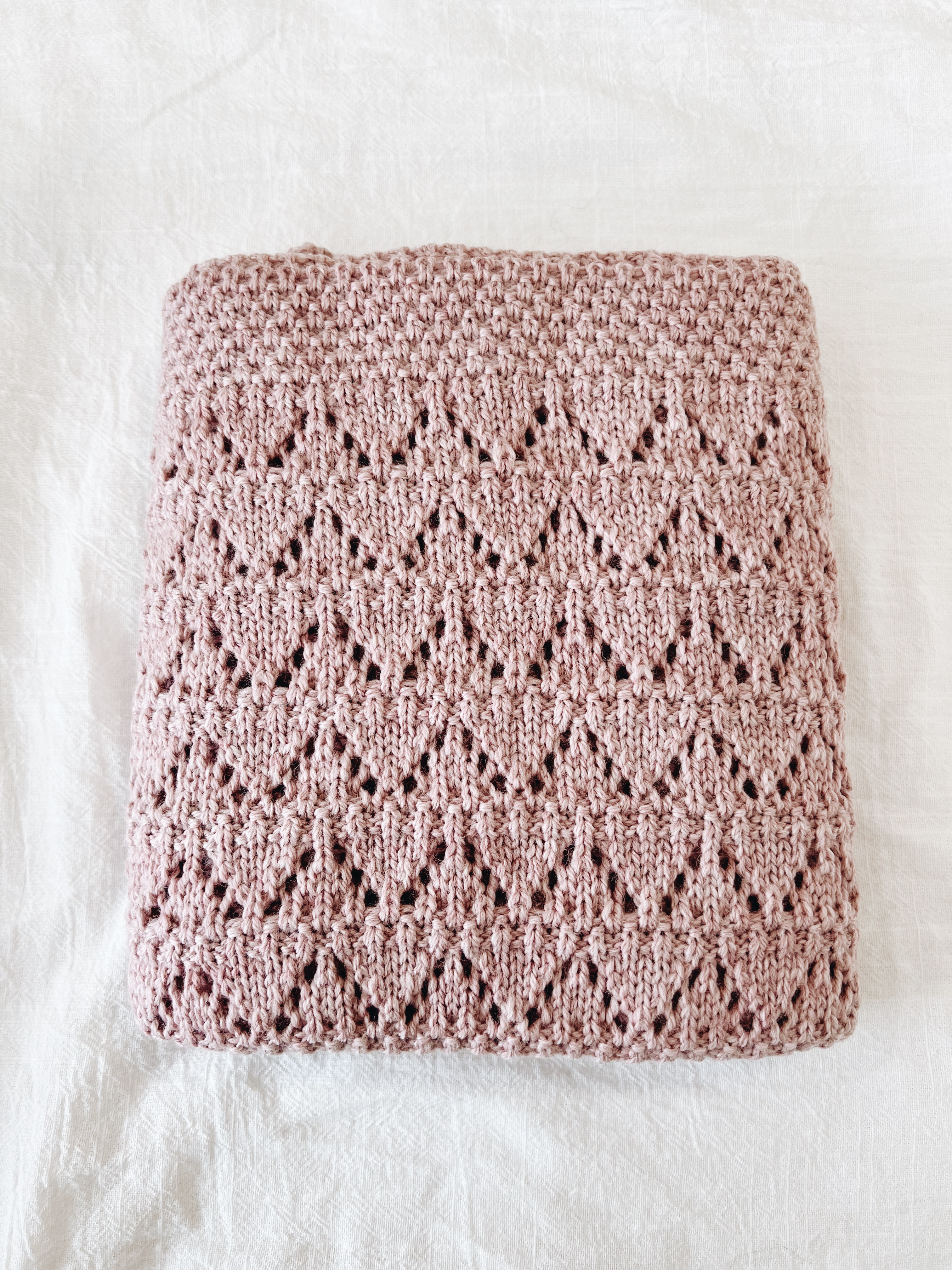 Aran woollen mills ajour wollen baby deken roze