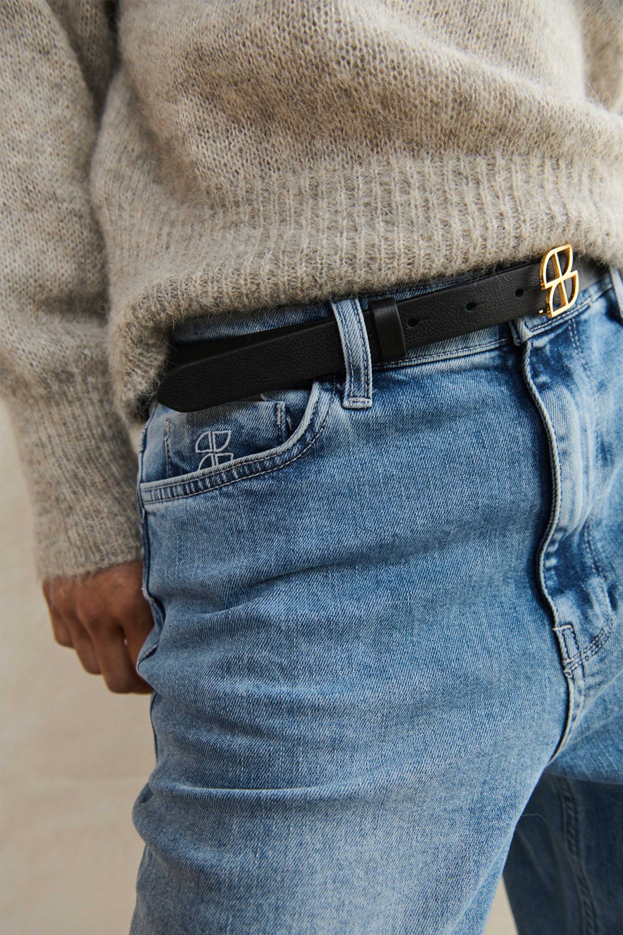 By Bar buckle logo belt  black