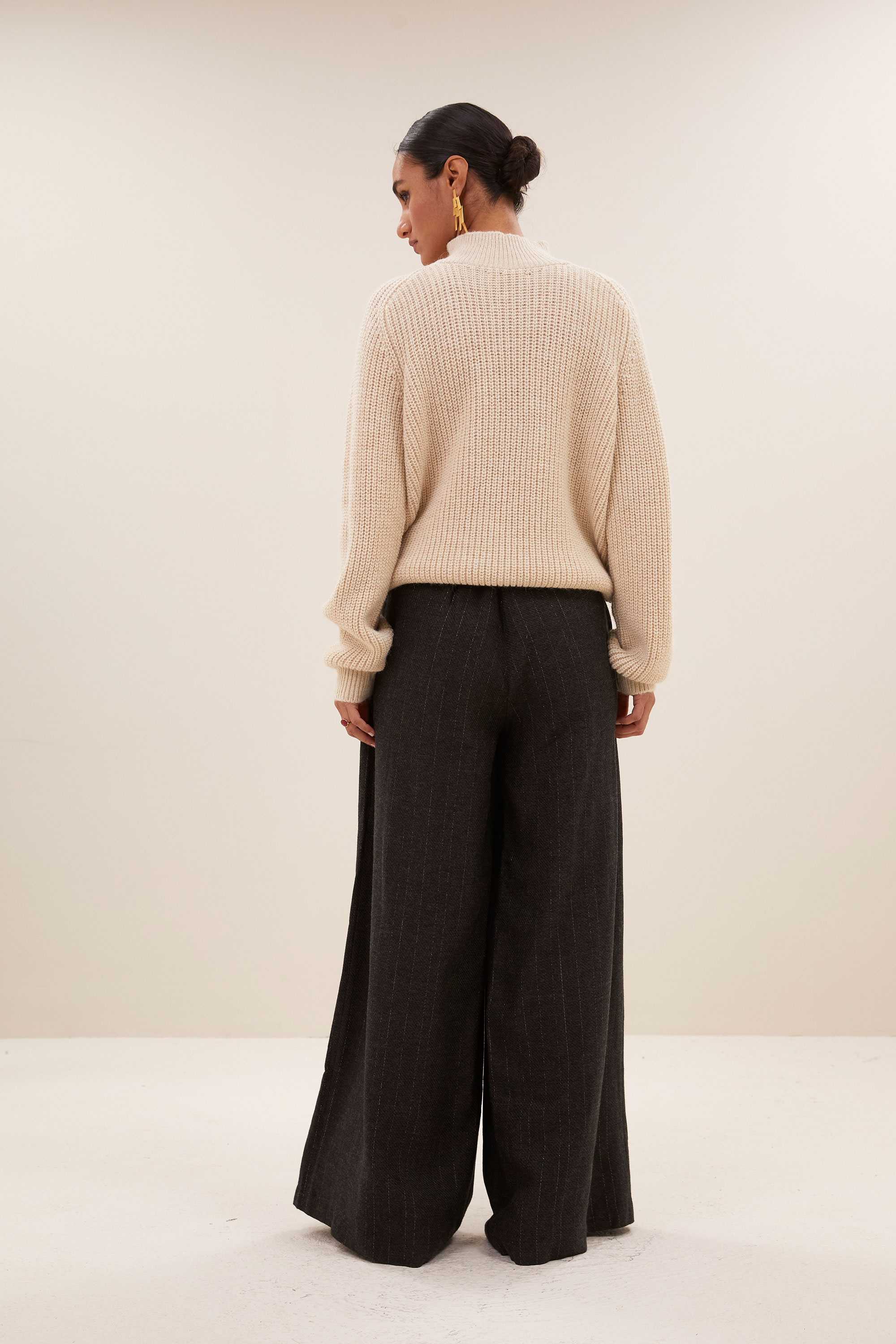 By Bar belle pullover sand