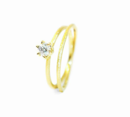 Twist verlovingsring in 18kt geel goud met een diamant van 0,10