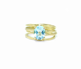 Ring in 18kt geel goud met een blauwe topaas