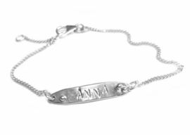 Geboorte armbandje in zilver met naam