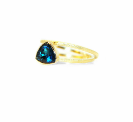 Nina twist ring in18kt geel goud met een London blue topaz