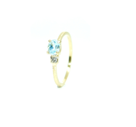 Verlovingsring in 18kt geel goud met blauwe topaas en princess cut diamant