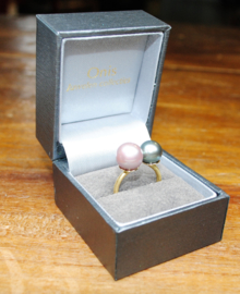 You and Me Chloé ring in 18kt geel goud met een Tahiti en een Edison parel