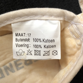 Katoenen  poppenschoentjes roomkleur 10,5 x 5  cm.