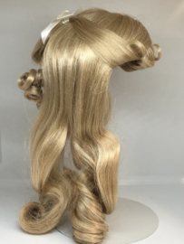 Poppen pruik kunsthaar omtrek 36 tot 44 cm, blond.