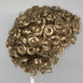 Prandell poppen pruik kunsthaar omtrek 30-31 cm, middenblond.