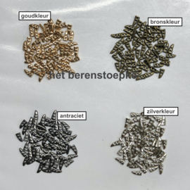 10 mini houtje touwtje tandvormige metalen poppenknoopjes 6 x 3 mm