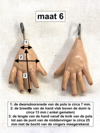 1 paar poppenhandjes maat 6