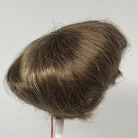 Meinesz  poppen pruik kunsthaar omtrek 20 cm, lichtbruin.