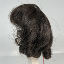 Poppen pruik kunsthaar omtrek 12 à 13  cm  donkerbruin, Monique Collection.
