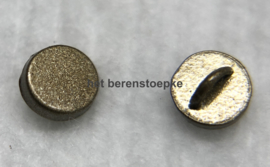 10 mini metalen poppenknoopjes rond en plat 4 mm doorsnede.