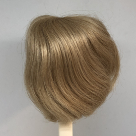 Poppen pruik echt mensenhaar omtrek 27 tot 28  cm, middenblond.