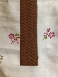 2 meter bruin keperband uit oude voorraad, katoen / linnen , 22 mm breed .