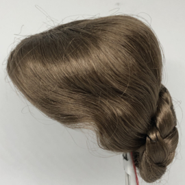 Glorex poppen pruik kunsthaar omtrek 28 tot 29  cm, licht bruin.