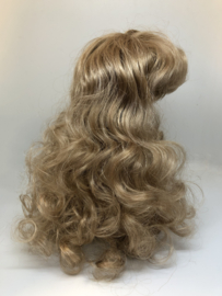 Poppen pruik kunsthaar omtrek 24 tot 36 cm, blond.