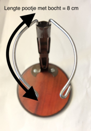 Vintage poppenstandaard rond hout + metaal voor een tot 30 tot 42 cm lange pop  .